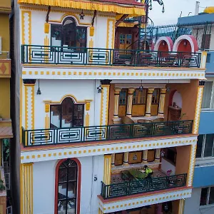 blue-mountain-home-stay.hotels-kathmandu.com/